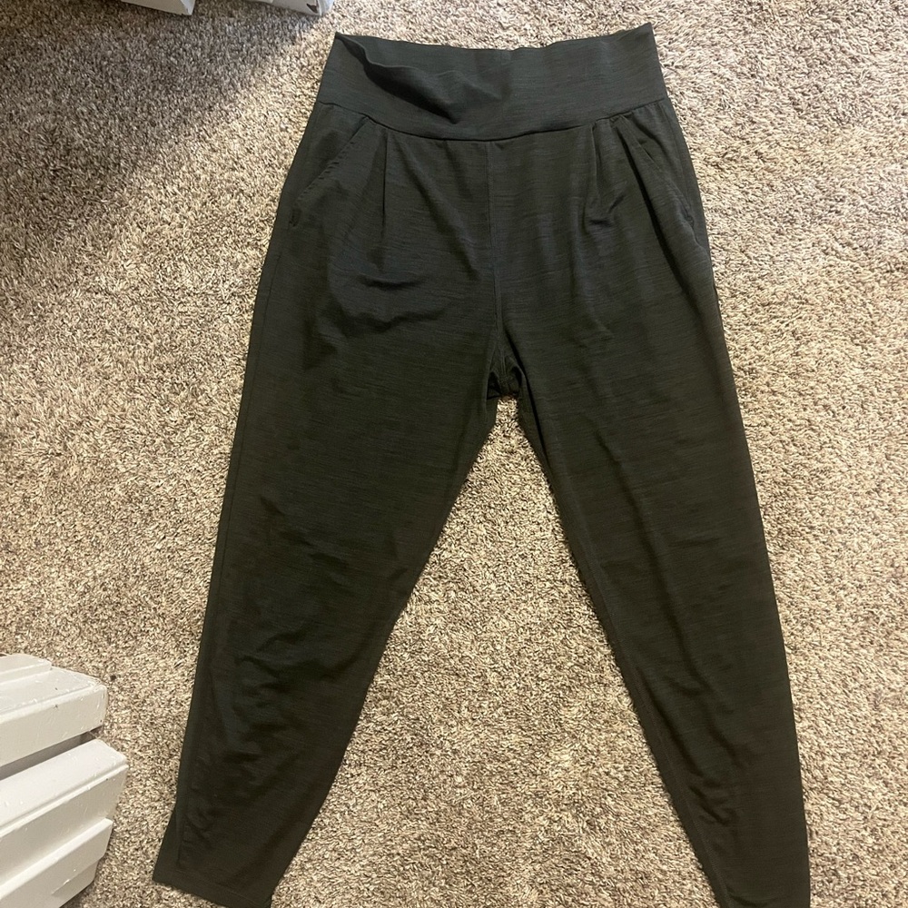 Vuori Dark Gray Lounge Pants! Very Comfortable.
